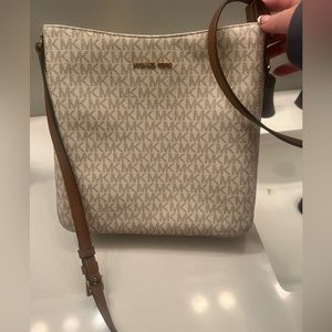 Vanilla acorn Michael Kors Crossbody